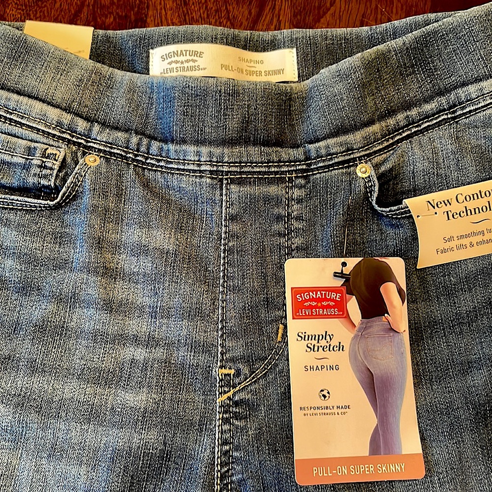 Pull on super skinny Levi’s with tummy panel
